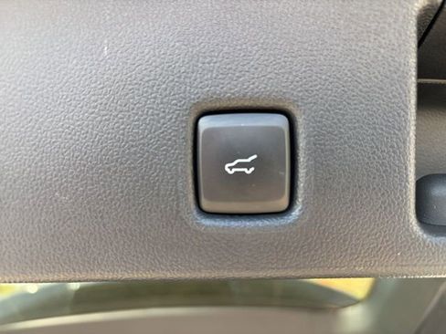 Used 2022 Ford Escape SE w/ SE Sport Appearance Package FWD image 6