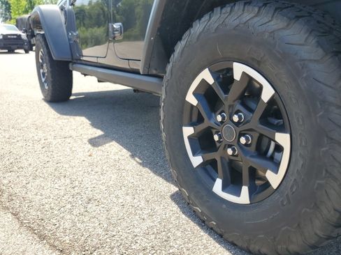 Used 2024 Jeep Wrangler Unlimited Rubicon 4xe AWD/4WD image 33