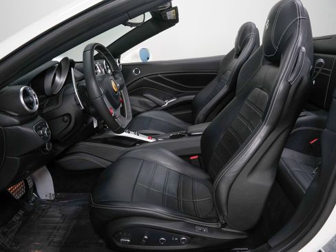 Used 2016 Ferrari California T RWD image 37