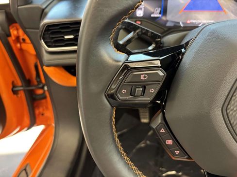 Used 2021 Lamborghini Huracan EVO RWD image 29