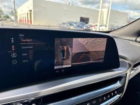 Used 2025 Cadillac Lyriq Luxury AWD/4WD image 18