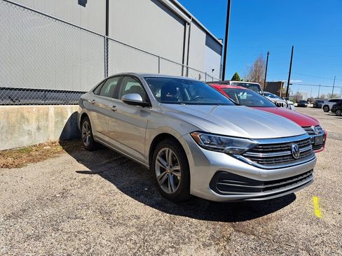 Used 2024 Volkswagen Jetta SE image 3