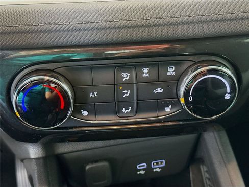 Used 2025 Chevrolet TrailBlazer LT w/ LT Cold Weather Package AWD/4WD image 9