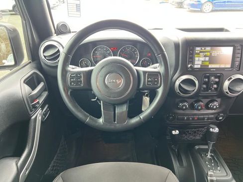 Used 2014 Jeep Wrangler Unlimited Sahara w/ Connectivity Group AWD/4WD image 12