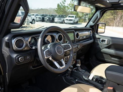 Used 2023 Jeep Wrangler Sahara image 13