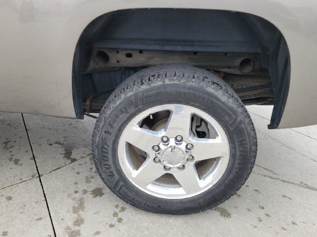 Used 2012 GMC Sierra 2500 Denali w/ Suspension Package, Off-Road AWD/4WD image 16