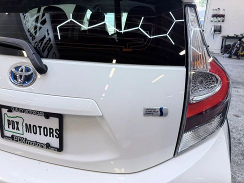 Used 2018 Toyota Prius C One image 4