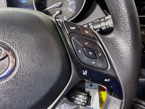 Used 2021 Toyota C-HR LE FWD image 15