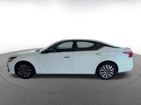 Used 2025 Nissan Altima 2.5 SV image 8