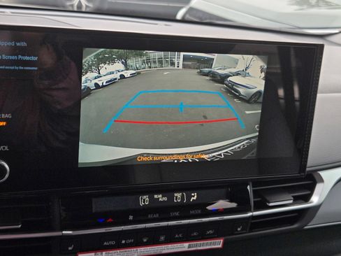 Certified 2026 Toyota Sienna XLE FWD image 15