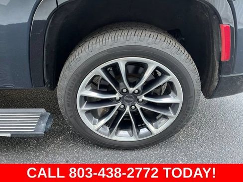 Used 2023 Jeep Wagoneer Series III w/ Premium Group I AWD/4WD image 37