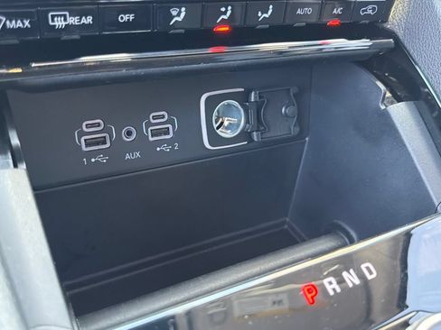 Used 2023 Jeep Grand Cherokee Limited RWD image 28