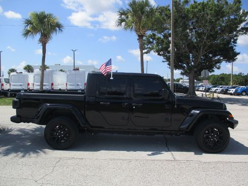Used 2022 Jeep Gladiator Sport AWD/4WD image 8