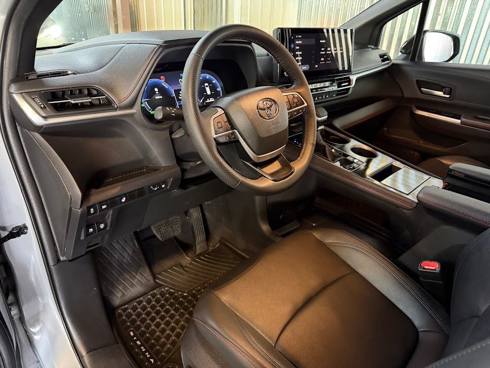 Used 2025 Toyota Sienna XSE AWD/4WD image 10