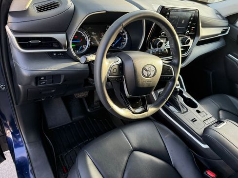 Used 2021 Toyota Highlander XLE image 17