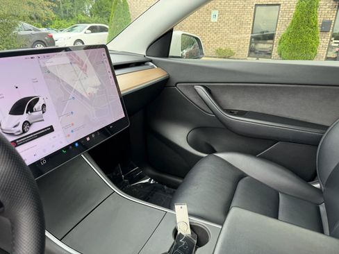 Used 2021 Tesla Model Y Long Range AWD/4WD image 11