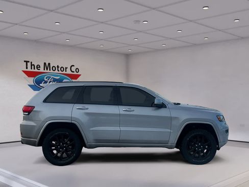Used 2021 Jeep Grand Cherokee Laredo X image 4