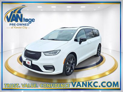 Used 2025 Chrysler Pacifica Limited