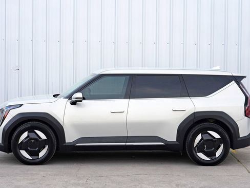 Used 2024 Kia EV9 Light Long Range image 47