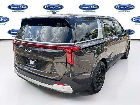 Used 2025 Kia Carnival FWD image 7