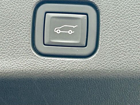Used 2024 Chevrolet Traverse LT FWD image 14