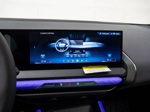 Used 2025 BMW X3 xDrive30i w/ Premium Package image 18