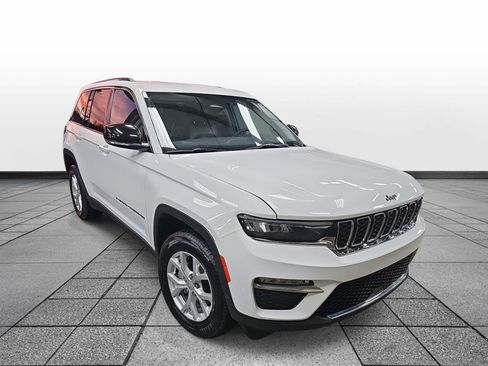 Used 2023 Jeep Grand Cherokee Limited image 3