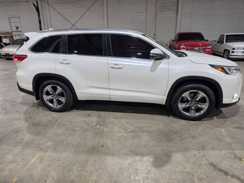 Used 2019 Toyota Highlander Limited Platinum AWD/4WD image 16
