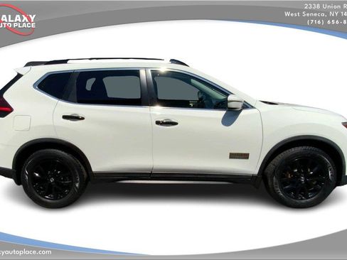 Used 2017 Nissan Rogue SV FWD image 4