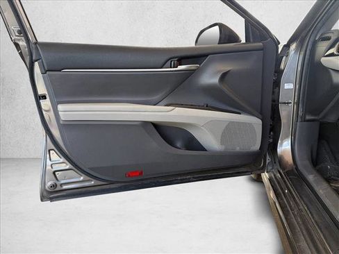 Used 2021 Toyota Camry SE FWD image 18