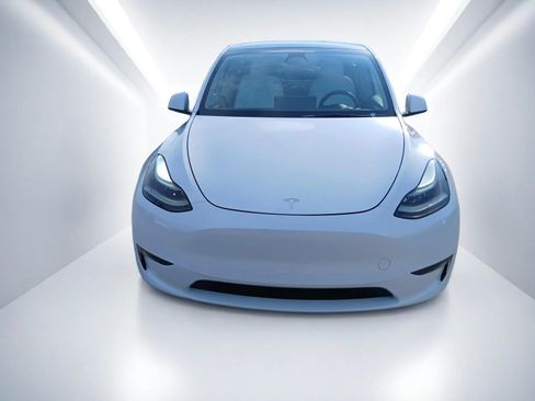 Used 2023 Tesla Model Y AWD image 3