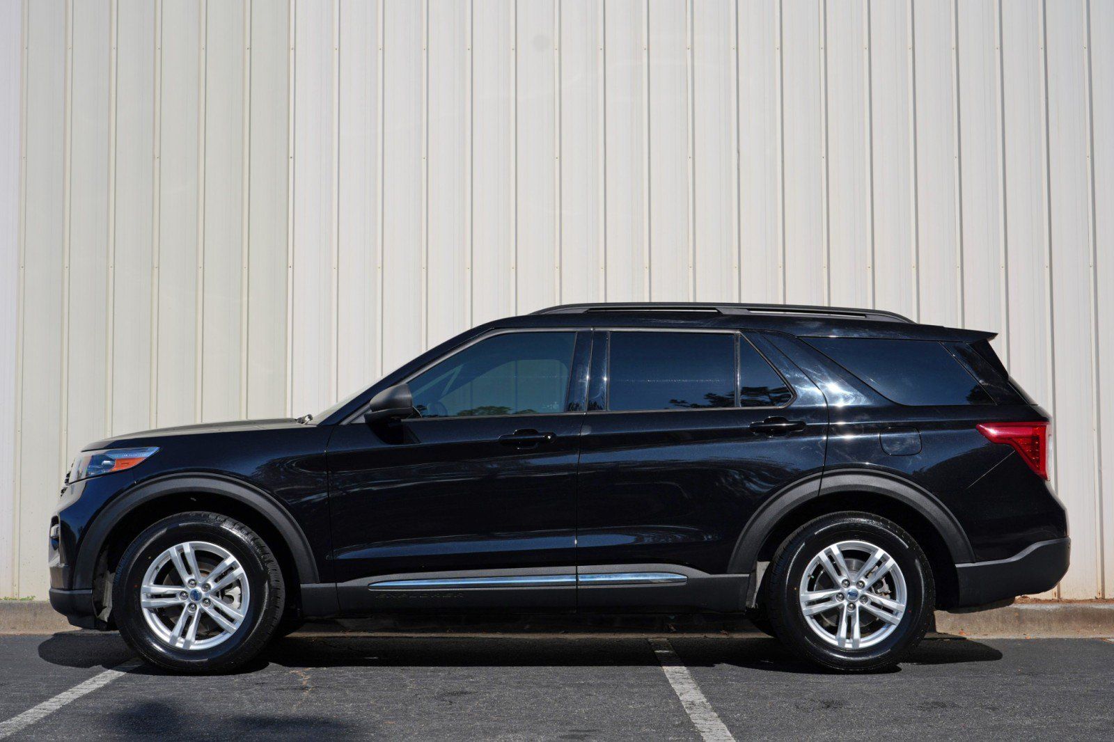 Used 2022 Ford Explorer XLT w/ Equipment Group 202A RWD image 8