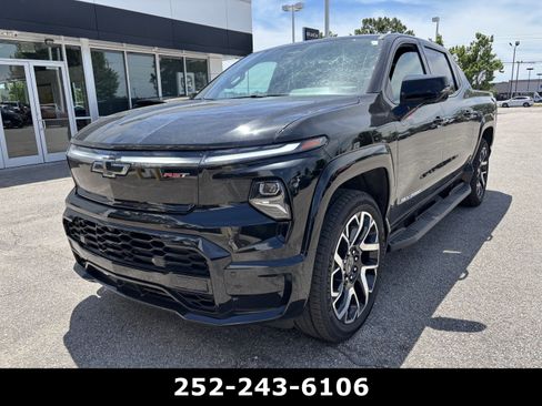 Used 2025 Chevrolet Silverado EV RST AWD/4WD image 3
