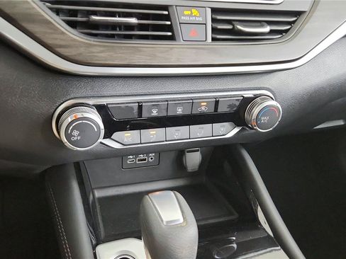 Used 2023 Nissan Altima 2.5 SV FWD image 26
