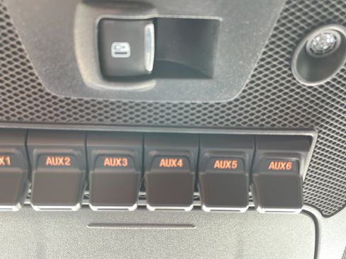 Used 2022 Ford F350 Platinum w/ FX4 Off-Road Package AWD/4WD image 32