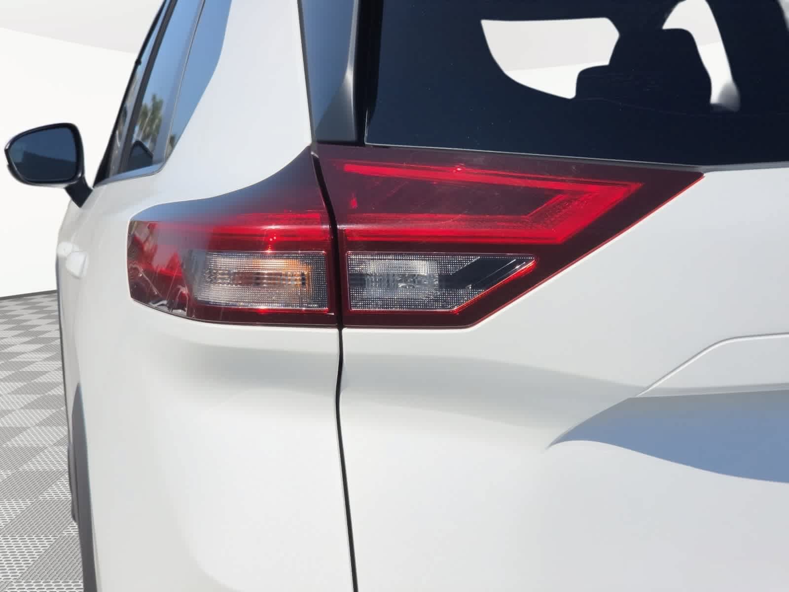 Used 2025 Nissan Rogue SV AWD/4WD image 11