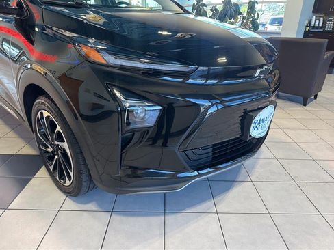 Used 2023 Chevrolet Bolt EUV Premier w/ Sun & Sound Package FWD image 6
