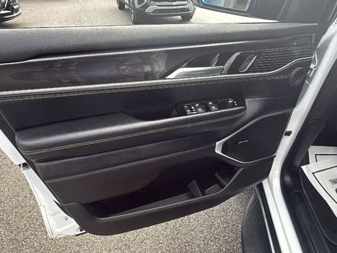 Used 2024 Jeep Wagoneer 4WD image 13