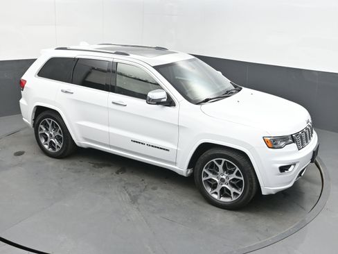 Used 2020 Jeep Grand Cherokee Overland AWD/4WD image 25