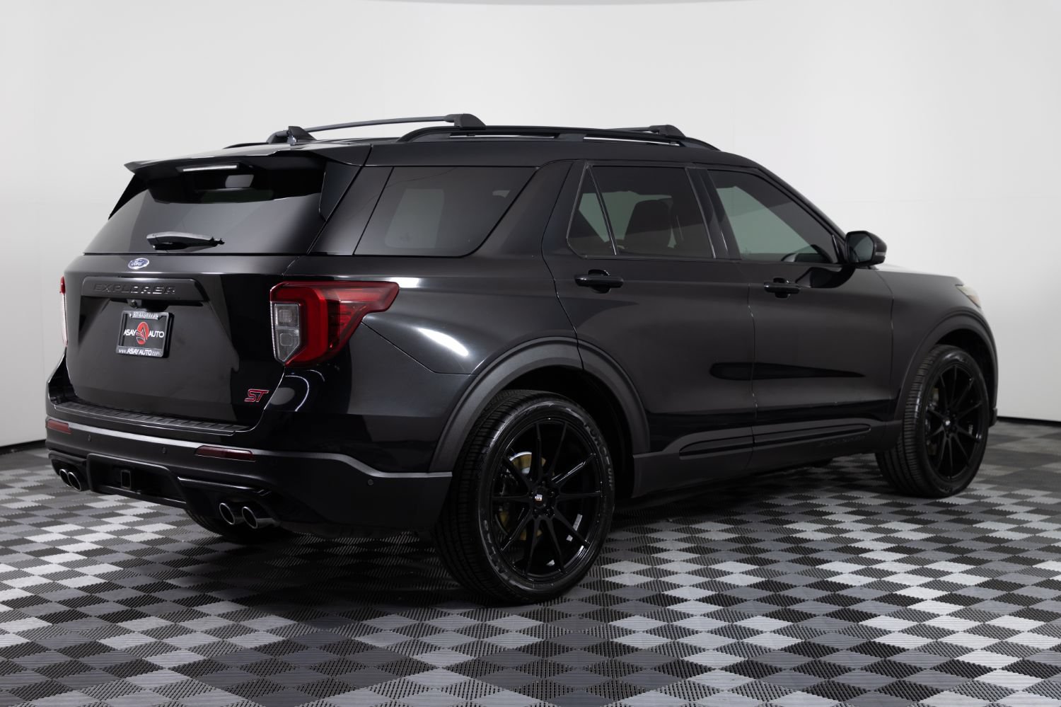 Used 2020 Ford Explorer ST w/ Premium Technology Package AWD/4WD image 8