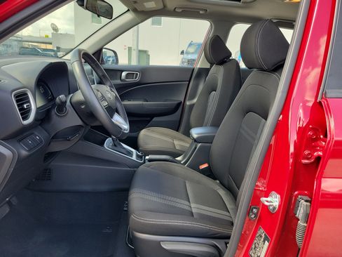 Used 2025 Hyundai Venue SEL FWD image 12