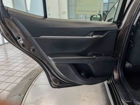 Used 2018 Toyota Camry LE image 27