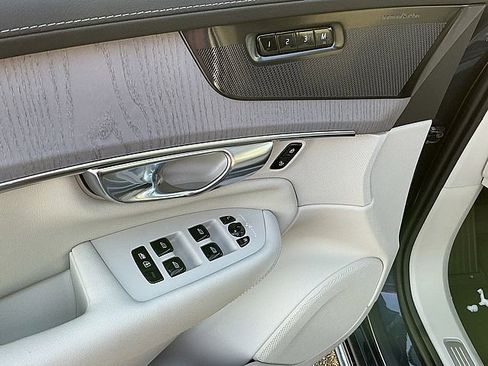 New 2026 Volvo XC90 T8 Ultra w/ Protection Package Premier image 16