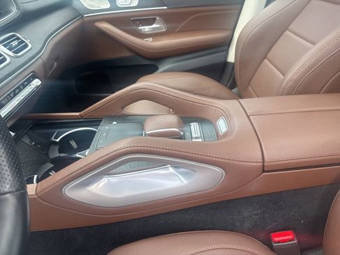 Used 2024 Mercedes-Benz GLS 450 4MATIC image 17