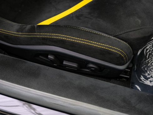 Used 2018 Lamborghini Huracan Performante image 38