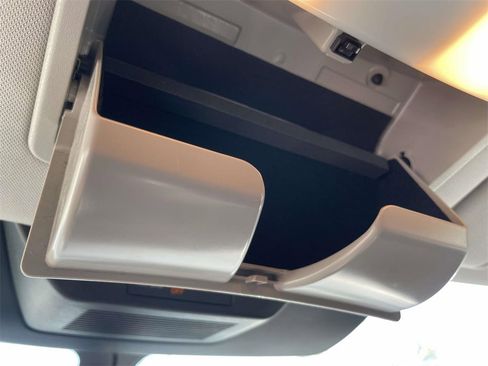 Used 2025 Nissan Pathfinder SL image 29