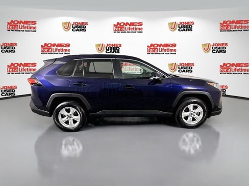 Used 2019 Toyota RAV4 XLE w/ Convenience Package FWD image 16