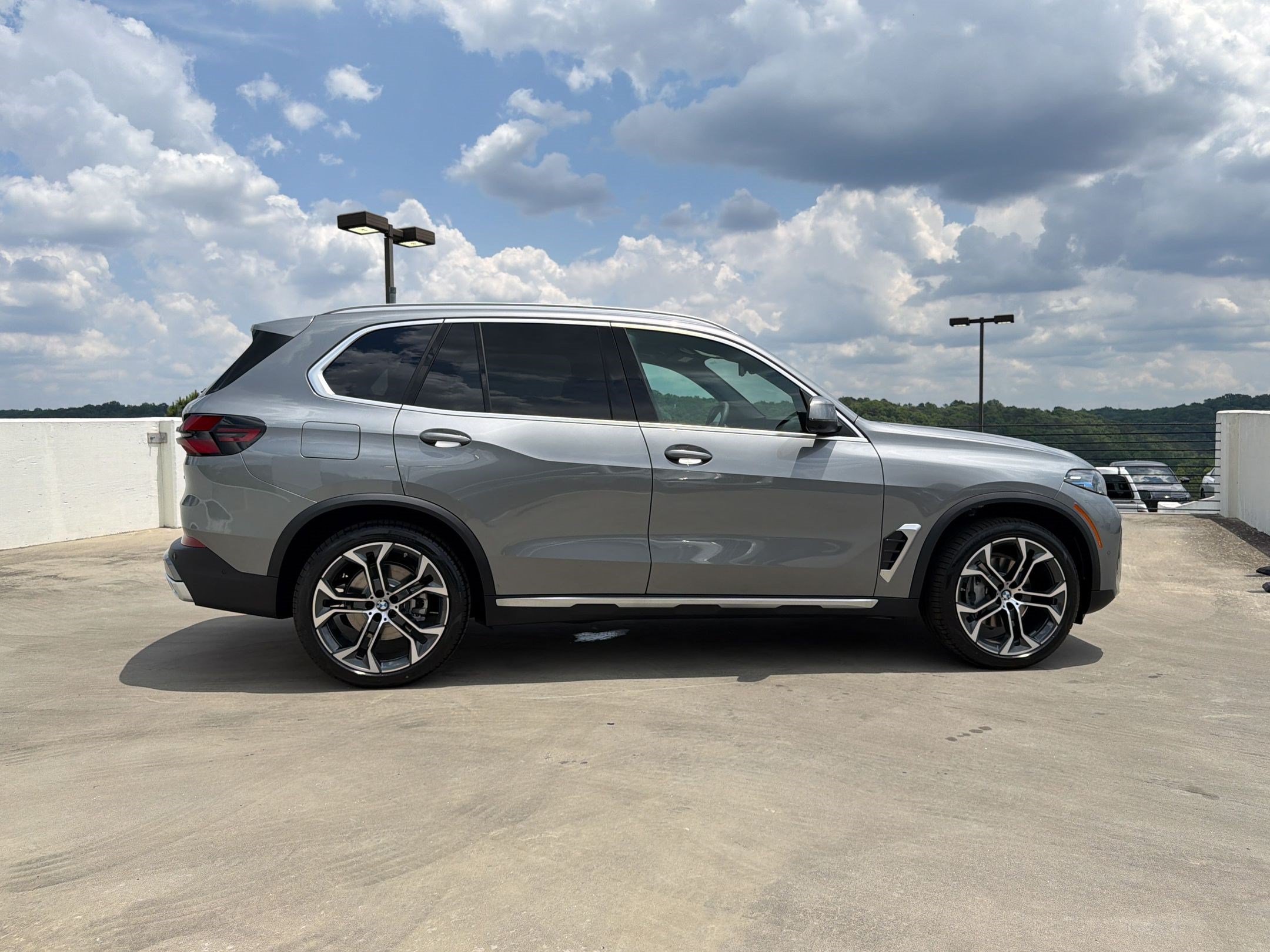 Used 2026 BMW X5 xDrive40i w/ Premium Package AWD/4WD image 8