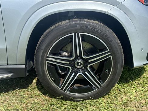 Used 2025 Mercedes-Benz GLE 450e 4MATIC image 4