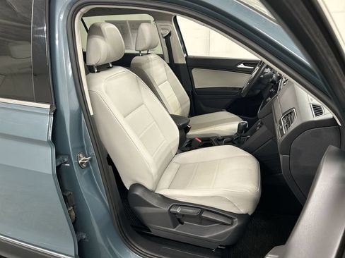 Used 2021 Volkswagen Tiguan SE w/ Panoramic Sunroof Package AWD/4WD image 24